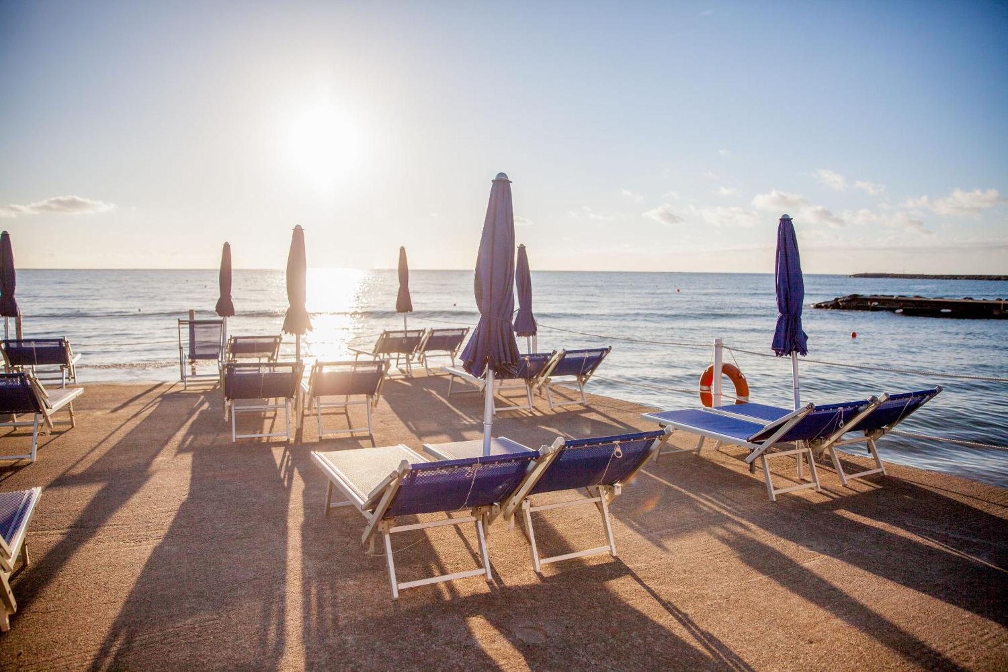 Hotel Moresco Diano Marina Exterior foto