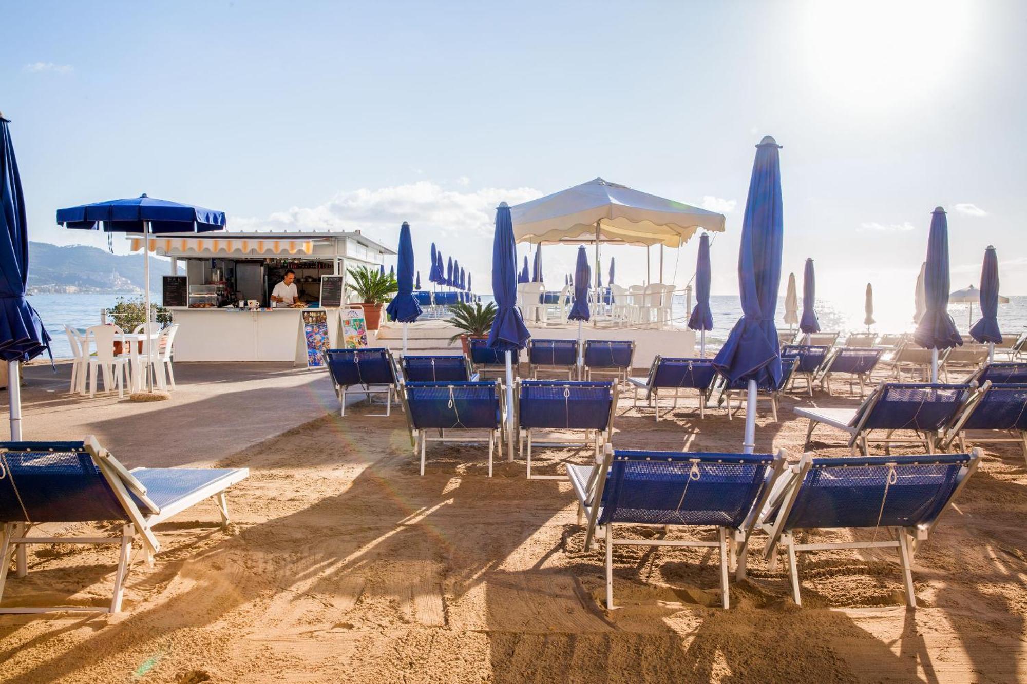 Hotel Moresco Diano Marina Exterior foto
