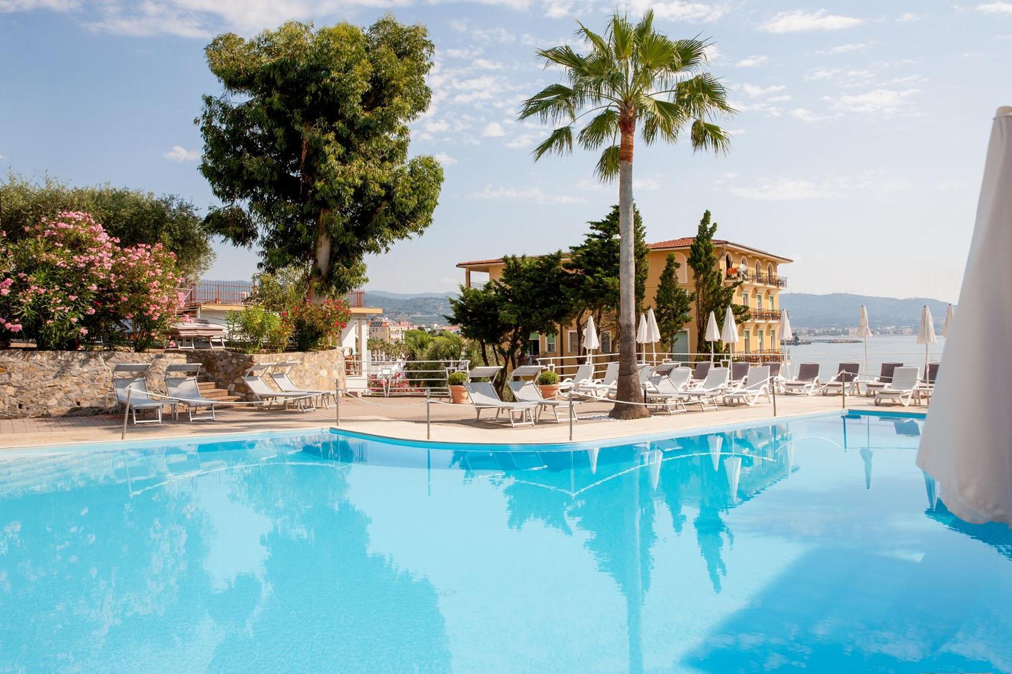 Hotel Moresco Diano Marina Exterior foto