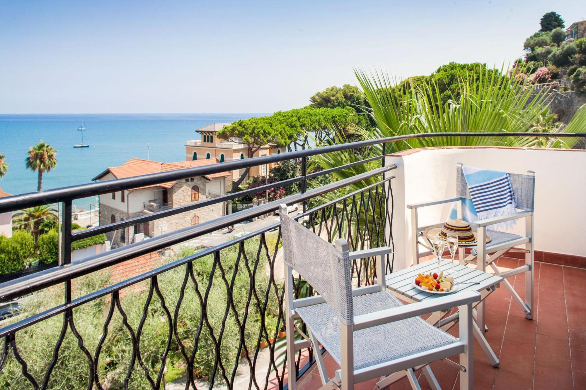Hotel Moresco Diano Marina Exterior foto